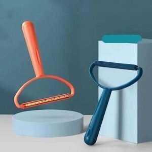 manual lint remover with wooden handle and copper blades for clothes